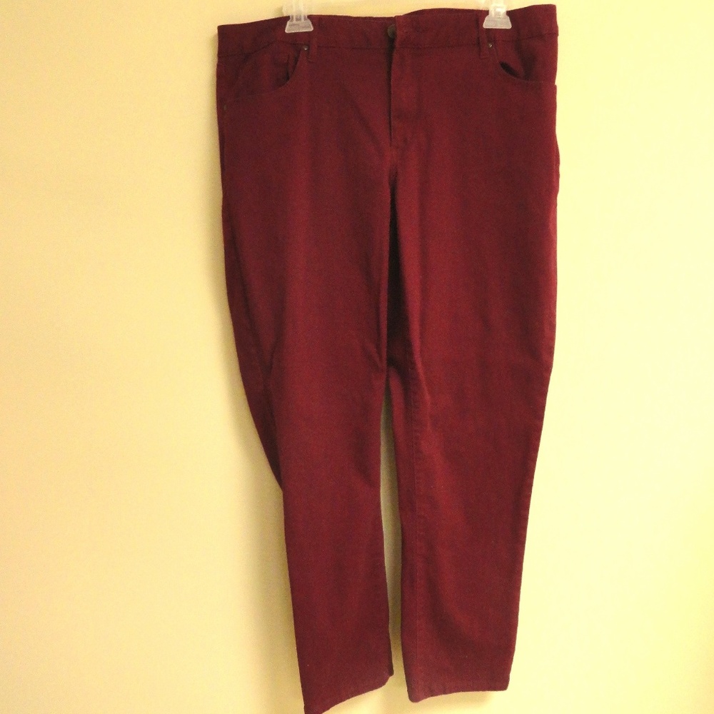 Crown & Ivy maroon stretch skinny pants